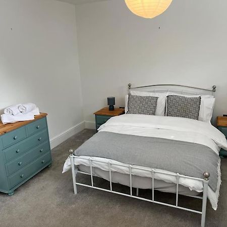 2 Bedroom Cottage In Old Town Swindon Exteriér fotografie