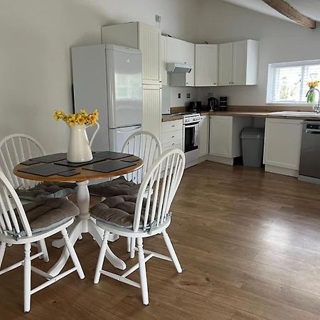 2 Bedroom Cottage In Old Town Swindon Exteriér fotografie