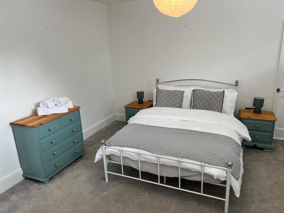 2 Bedroom Cottage In Old Town Swindon Exteriér fotografie