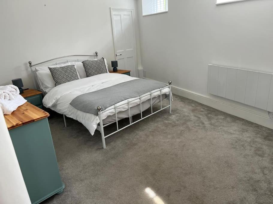 2 Bedroom Cottage In Old Town Swindon Exteriér fotografie