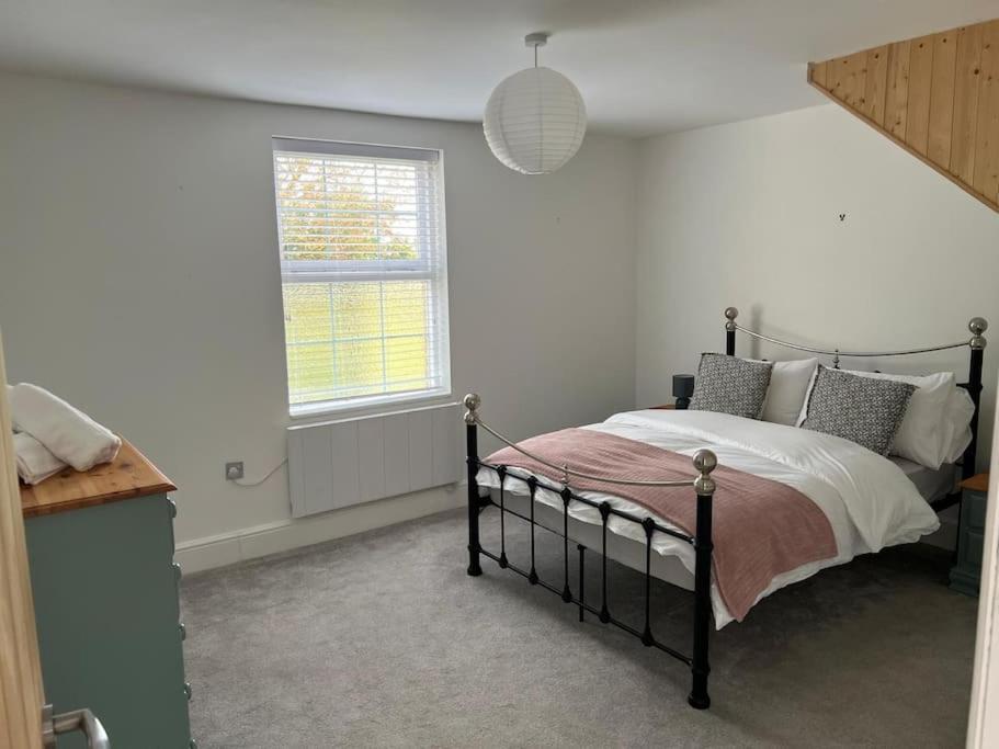 2 Bedroom Cottage In Old Town Swindon Exteriér fotografie